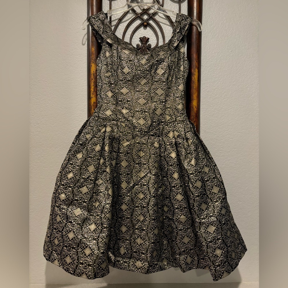 Victor Costa for Lord & Taylor black and gold full skirt cocktail dress size SM